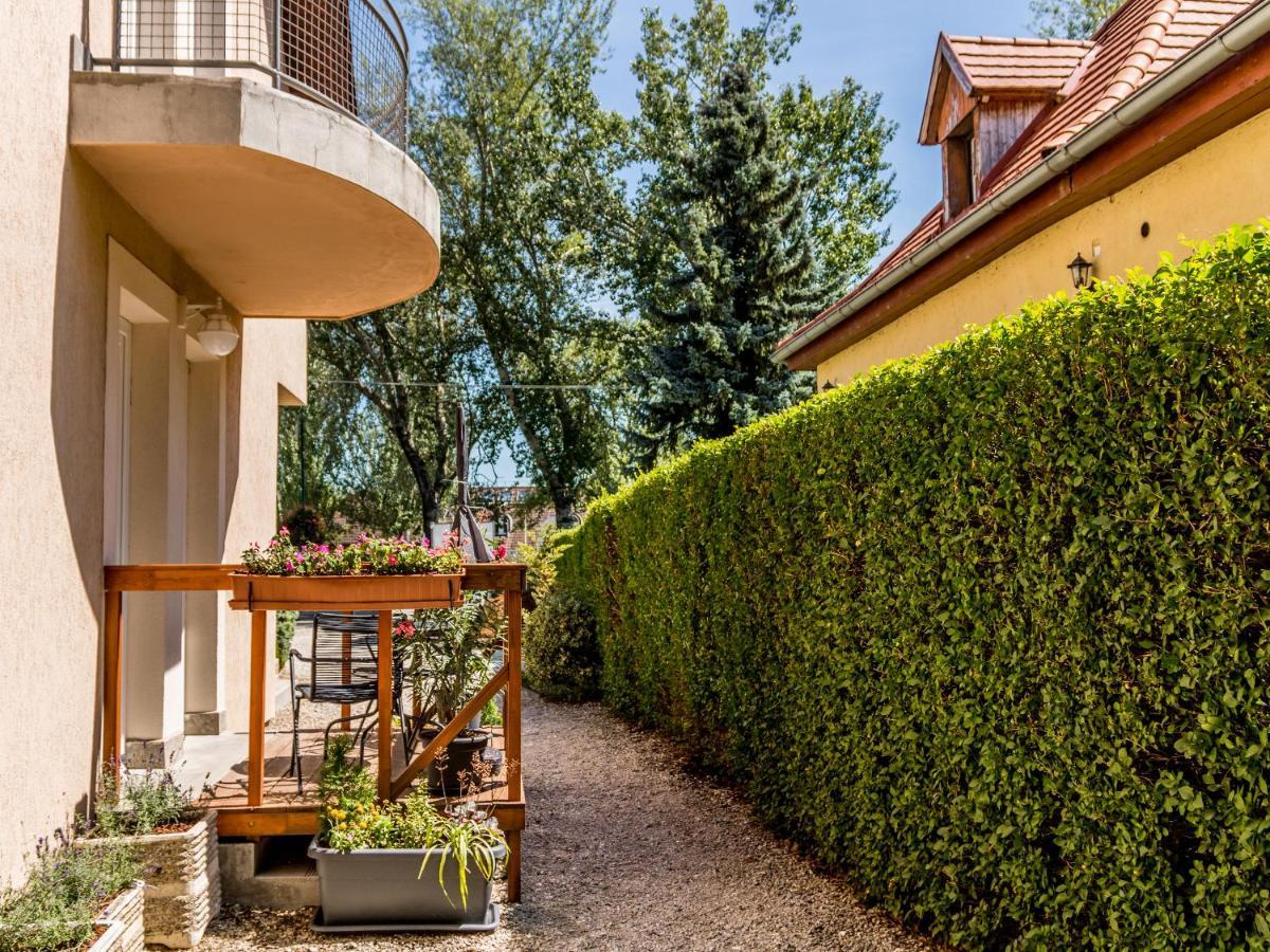Villa 21 Boutique Rooms Balatonalmádi Buitenkant foto